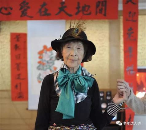 93歲大姐走模特、繪畫、攝影美麗優雅又有童心！ 每日頭條