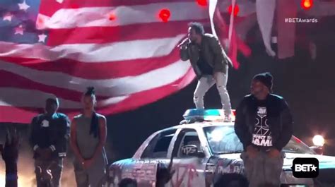 Kendrick Lamar Performs 'Alright' With A New Verse At 2015 BET Awards ...