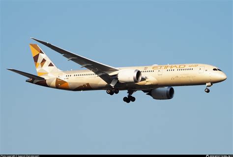 A Bnb Etihad Airways Boeing Dreamliner Photo By Suparat