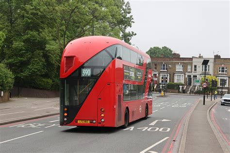 METROLINE ST812 LTZ1812 ARCHWAY 110524 David Beardmore Flickr