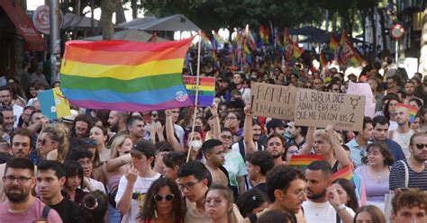 Agresión homófoba en Palma Concentración en apoyo de Izan