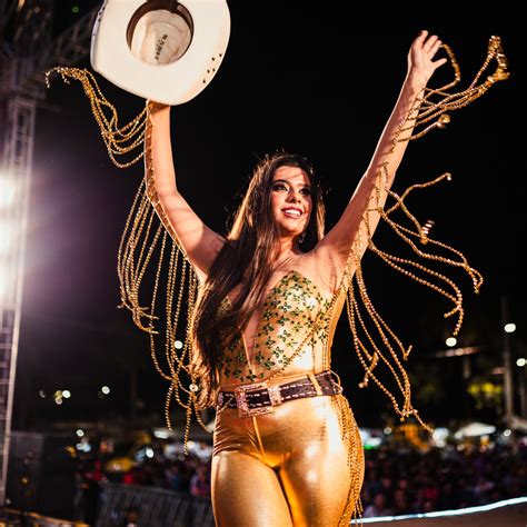 Sabrina Souza Eleita Rainha Da Corte Da Boa Vizinhan A Da Festa De