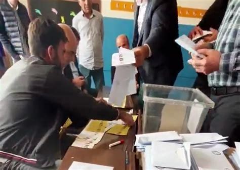 AKP nin 64 oy farkla kazandığı Şanlıurfa Siverek te skandal görüntüler