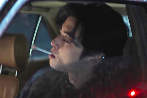 Cha Eun Woo Derrama L Grimas Mientras Fuma Un Cigarrillo En El Auto