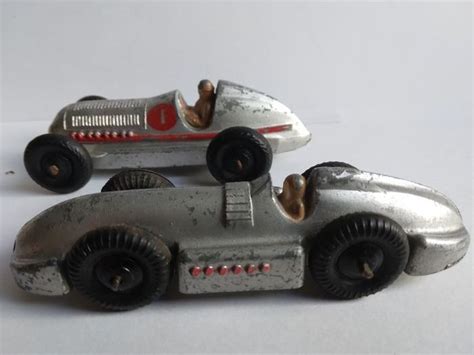 Dinky Toys 1 48 Lot De 2 Autos De Course Catawiki