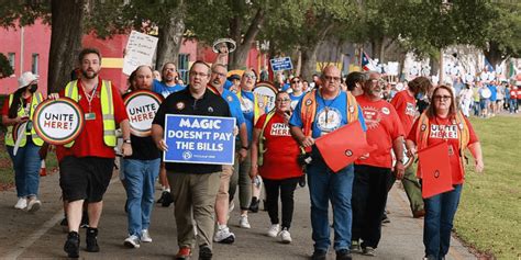 Cast Members Protest As Negotiations Heat Up | Disney Dining