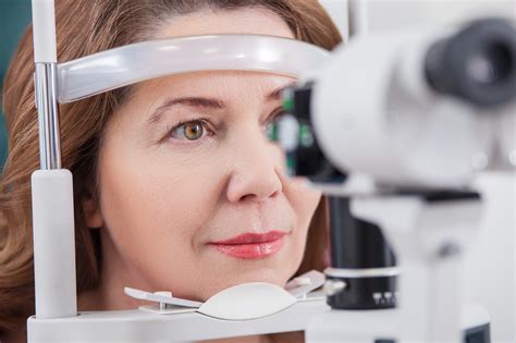 4 Early Cataract Symptoms - Rancho Santa Fe Optometry