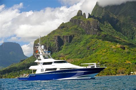 Motor yacht Ultimate Lady à Moorea in the fantastic French Polynesia ...