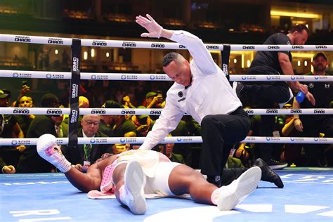 Anthony Joshua Destroys Francis Ngannou With Gigantic Overhand Right