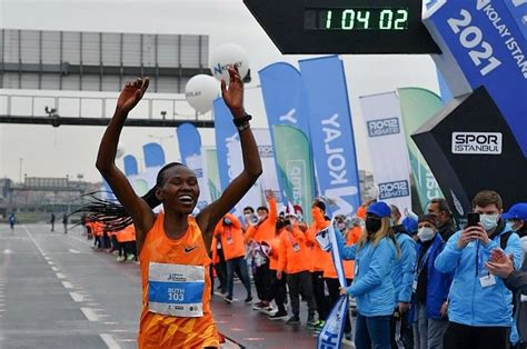 Kenya S Chepngetich Breaks Half Marathon World Record In Istanbul