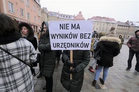 Protest pracowników Urzędu Miasta w Poznaniu Chcemy być godnie