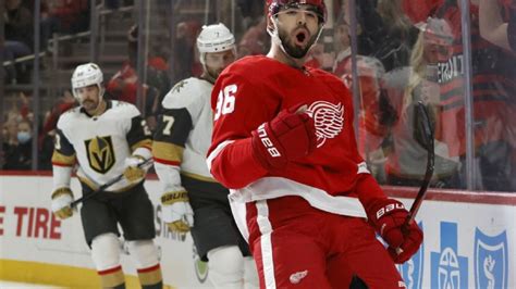 Dylan Larkin scores 200th career goal in Red Wings' 5-2 victory over ...