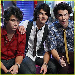 Jonas Brothers To Hit Radio Disney Airwaves | Frankie Jonas, Joe Jonas ...