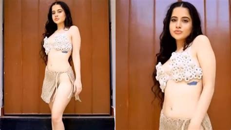 Urfi Javed Hot Video स्किन कलर की ब्रा और मिनी स्कर्ट में उर्फी जावेद