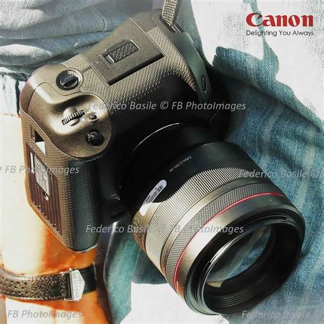 Hình ảnh thật của Flagship Canon EOS R1 với ống kính 85mm F1 2 dự kiến