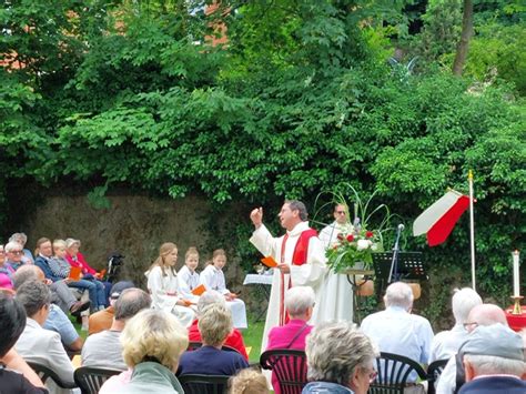 Impressionen Von Der Sommerkirche Im Pfarrhausgarten An Pfingstmontag