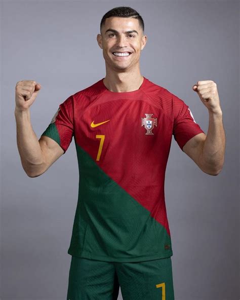 Pin Di Quang Anh Ph M Su Cristiano Ronaldo Immagini Di Calcio