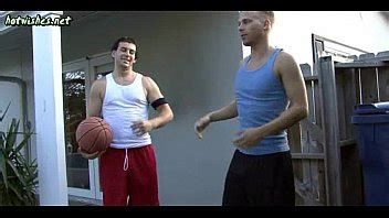 Gays masturbándose y teniendo sexo anal en la piscina XVIDEOS