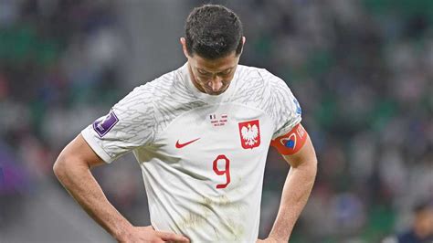 Fc Barcelona Robert Lewandowski Bleibt Drei Spiele Gesperrt Fußball