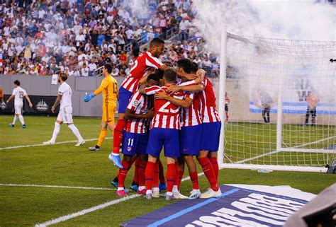 El Atlético humilla al Madrid con una goleada histórica 3 7