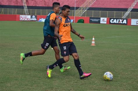 Vitória realiza último treino em Salvador e viaja para enfrentar o