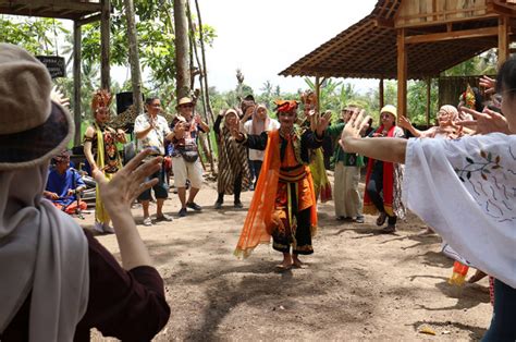 Atraksi Budaya Suku Osing Di Banyuwangi