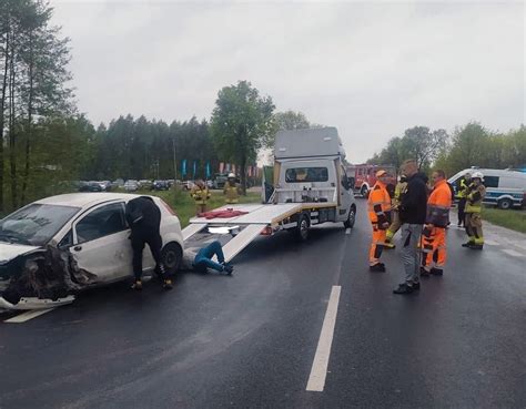 Wypadek na drodze krajowej numer 12 w Lasowicach koło Radomia Jedna