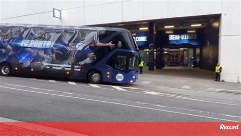 Assim Foi A Chegada Do Autocarro Do Fc Porto Ao Drag O V Deos