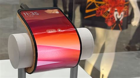 We Got Hands On With Motorolas Bendable Phone At Mwc 2024