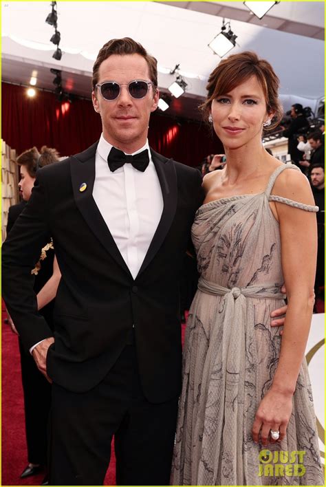 Nominee Benedict Cumberbatch Poses With Wife Sophie Hunter On Oscars