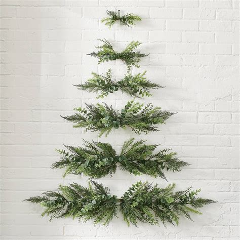 Minimalist Wall Hanging Christmas Tree | The Green Head