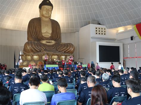 The Vesak Day rituals celebrated in S'pore's largest Buddhist monastery - Mothership.SG - News ...