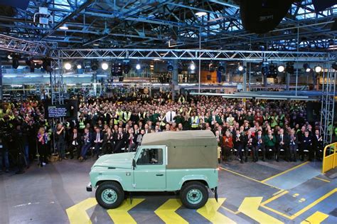 CELEBRANDO UMA LENDA ÚLTIMO LAND ROVER DEFENDER É PRODUZIDO EM