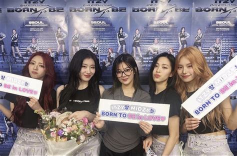 Fans And ITZY Members Become Emotional As Lia Attends ITZY S Born To