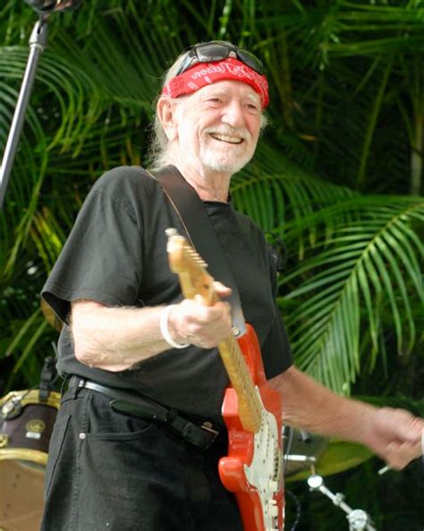 92 YEARS, ONE GUITAR, ONE FAITHFUL HEART: Willie Nelson’s Emotional