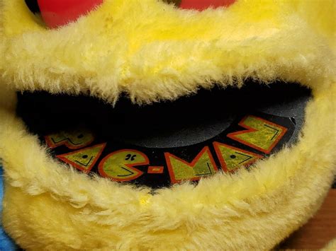 Vintage Pacman Hand Puppet Plush 1982 Midway Commonwealth 14 Red Eyes