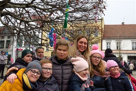 Na drzewach zawiesili skarpety Za nami rybnickie obchody Światowego