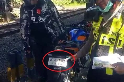 Pelat Nomor Aneh Bikin Polisi Kaget Celingukan Nemu Honda CB150R