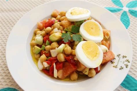 Ensalada de garbanzos con aceite verde esmeralda Recetas Fáciles Reunidas