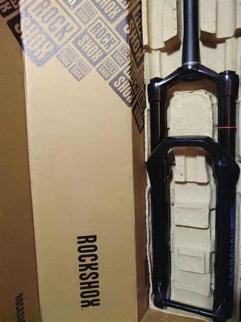 Rockshox Gold RL Suspension Fork 27 5 140mm For Sale