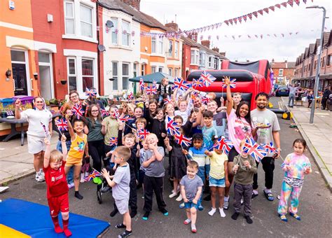 15 Amazing Pictures Of King Charles Iiis Coronation Street Parties