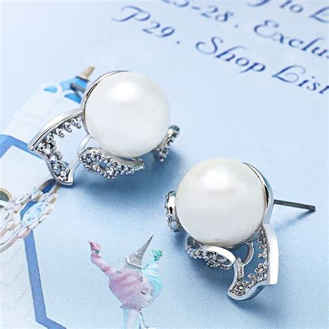 Pin by jewelry chen on earrings | Earrings, Jewelry, Pearl earrings