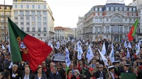 Militares Portugueses Protestam Em Lisboa Contra Cortes No Or Amento