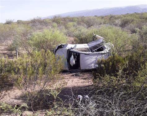 Violento vuelco en Valle Fértil dejó herida a una familia de Mendoza