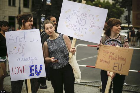 Brexit Protests See Thousands Take To The Streets Of London Wearing Eu Flags Daily Mail Online