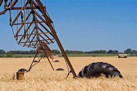 File:Center pivot irrigation.jpg - Wikimedia Commons