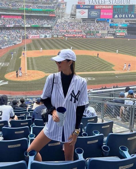 19 Cute Ways To Wear A Sports Jersey Stylish Outfit Ideas — Nikki Lo