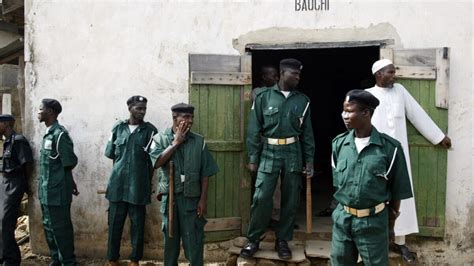 Un Tribunal Islamique Nigérian Inflige 10 Coups De Fouets Pour