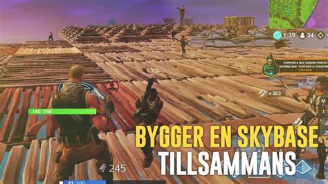 VI BYGGER EN SKYBASE TILLSAMMANS I ETT SOLO GAME FORTNITE PÅ SVENSKA