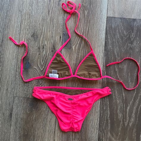 Brand New Beach Bunny Hot Pink Bikini Never Worn Gem